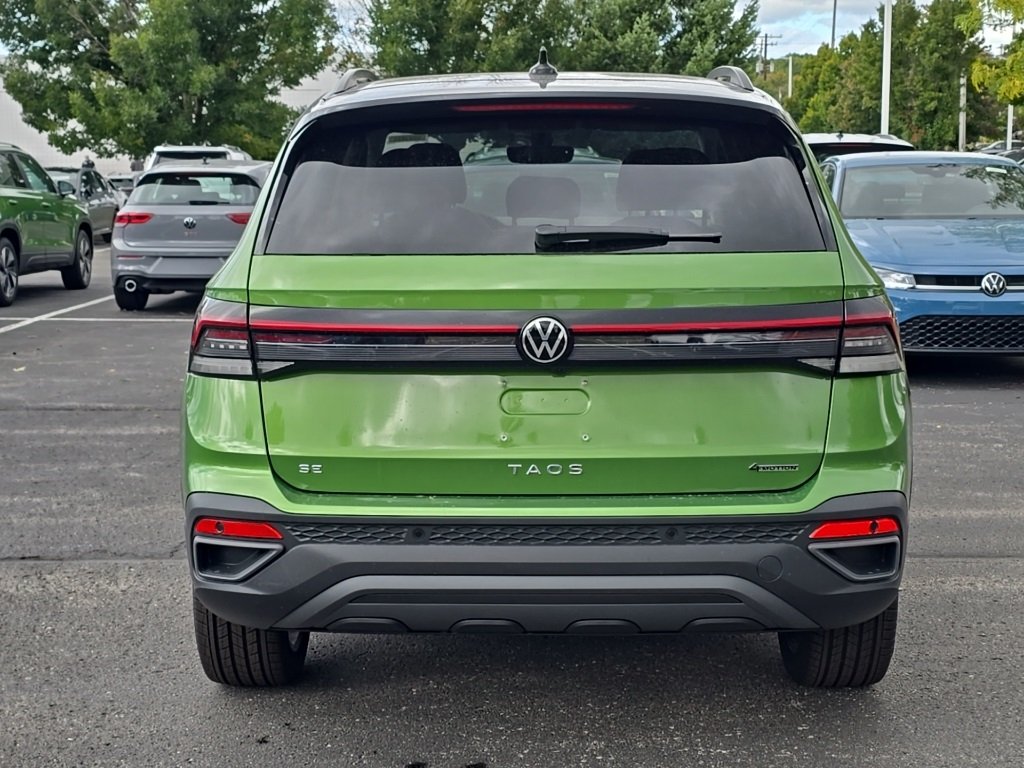 2025 Volkswagen Taos SE photo 3