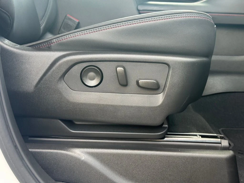 Used 2024 White Chevrolet RST image 31