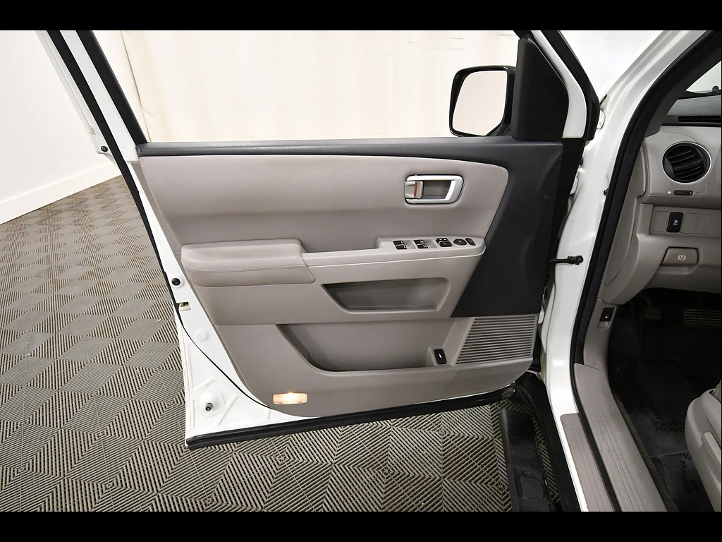 Used 2014 Taffeta White Honda EX-L image 13