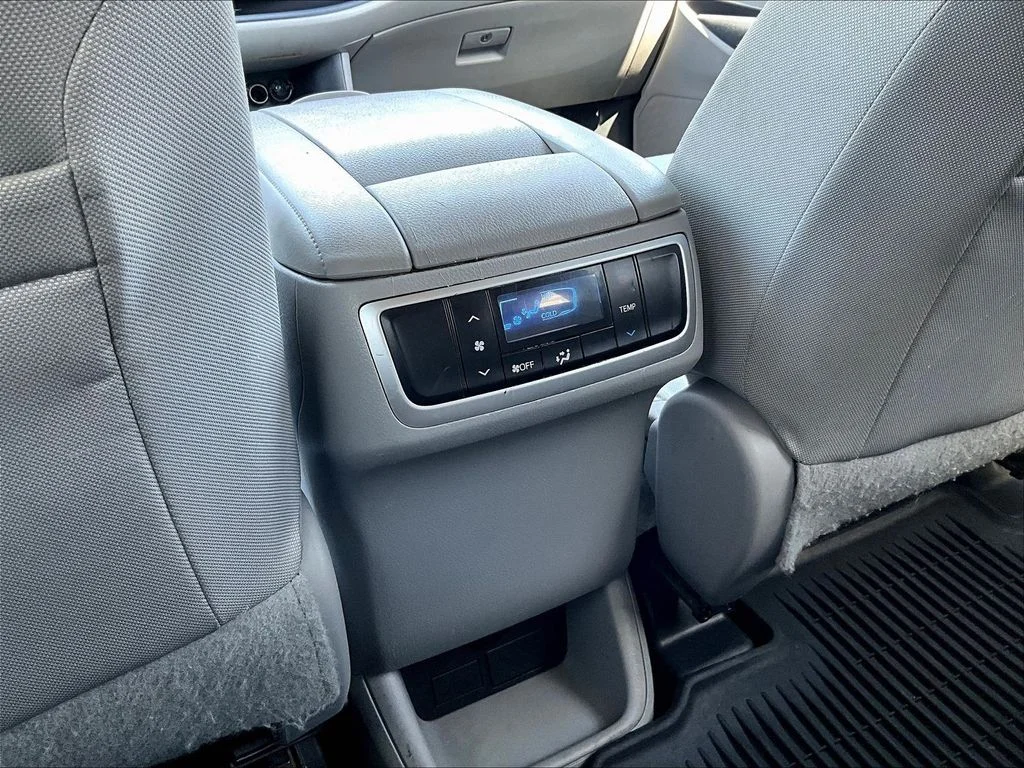 Used 2015 Blue Toyota LE image 12