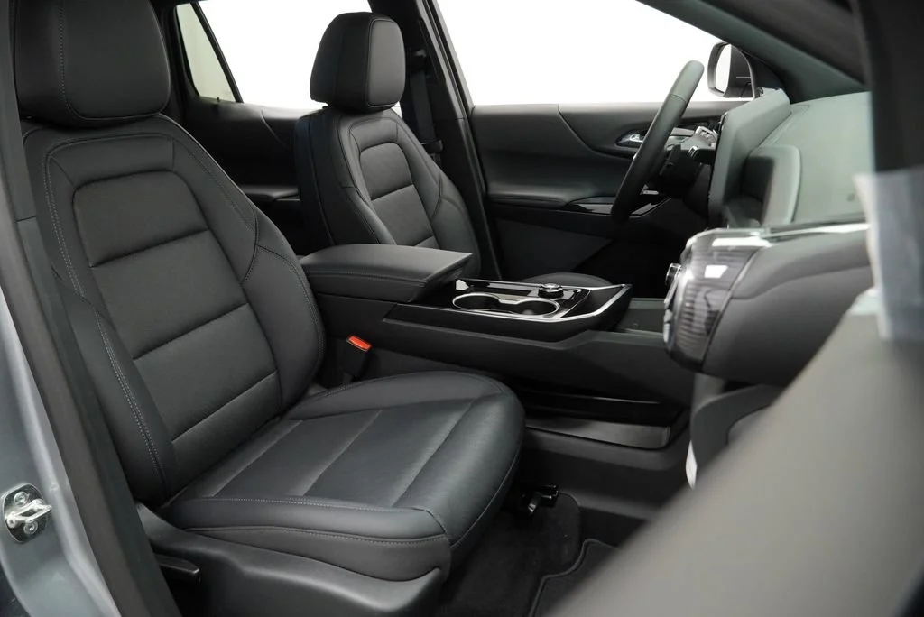 New 2027 Sterling Gray Metallic Chevrolet LT image 28