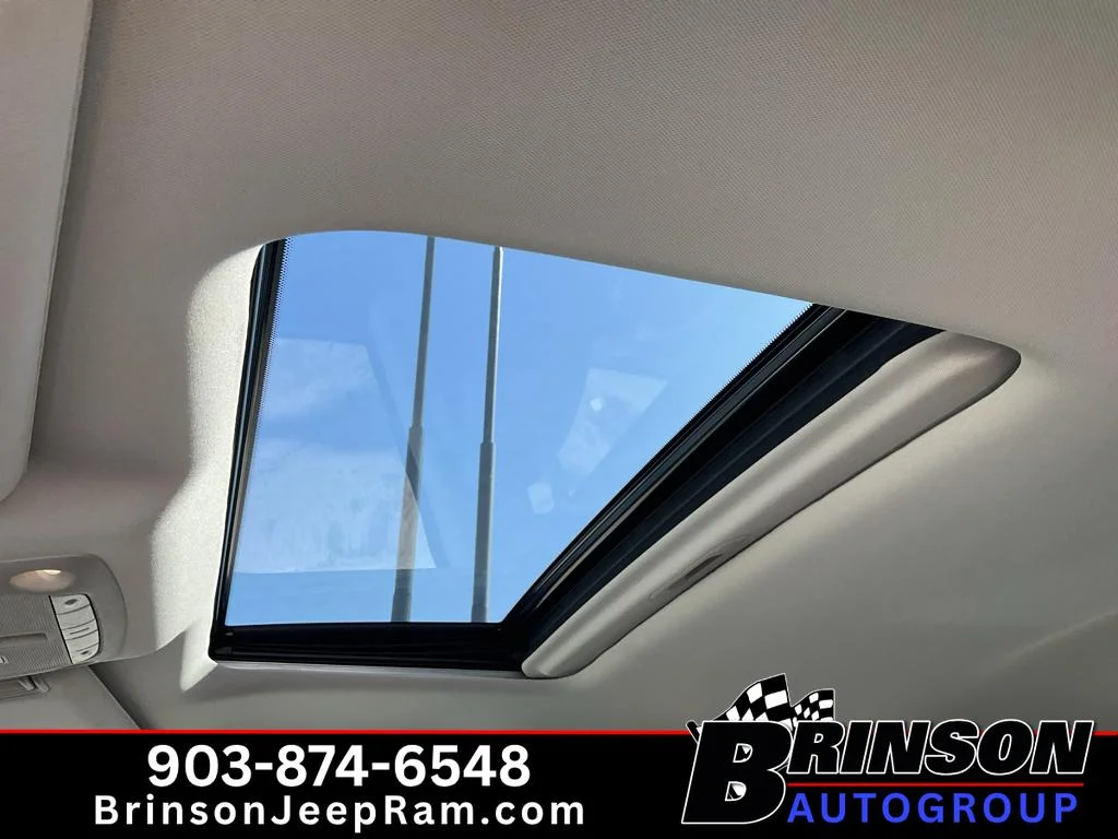 Used 2024 Aspen White Tricoat Nissan SL image 31