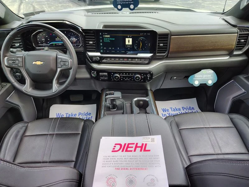 Used 2025 Beige Chevrolet High Country image 36