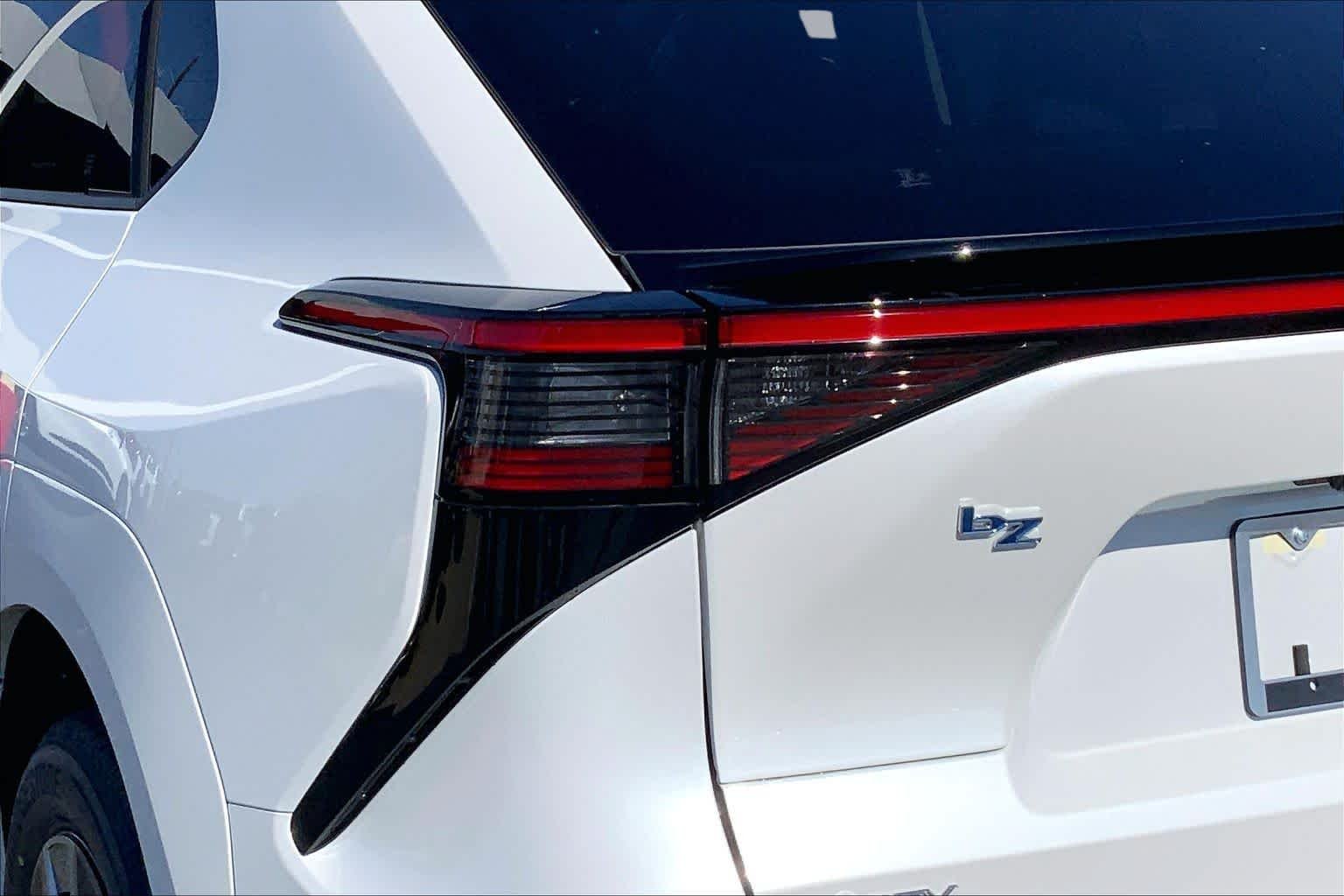 New 2026 Wind Chill Pearl Toyota XLE image 14