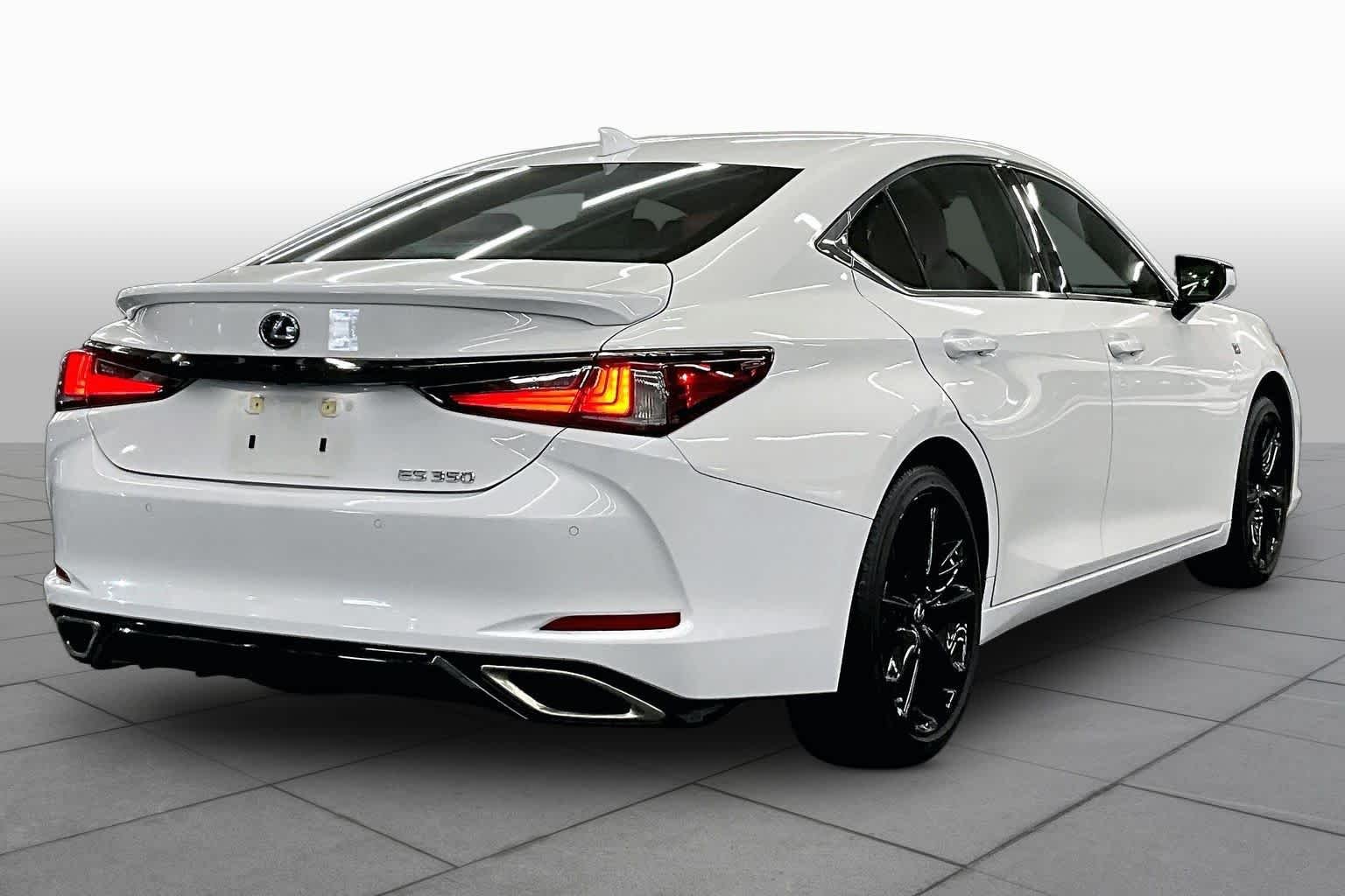 Used 2024 Ultra White Lexus F SPORT Handling image 12