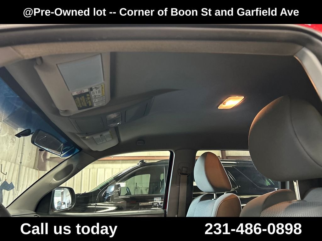 Used 2015 Red Toyota Base image 13
