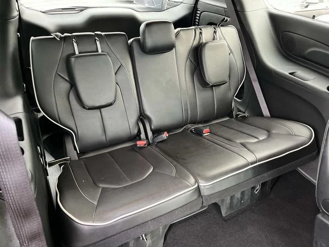 Used 2025 White Chrysler Limited image 19