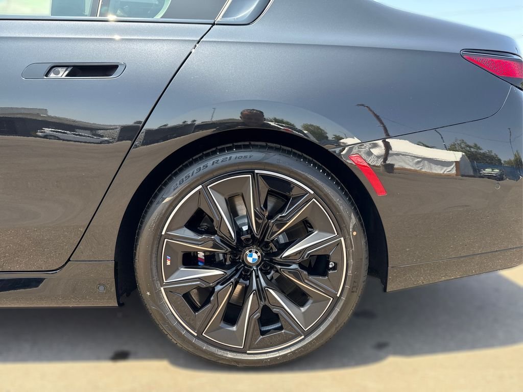 2025 BMW 7 Series 760i - Photo 14