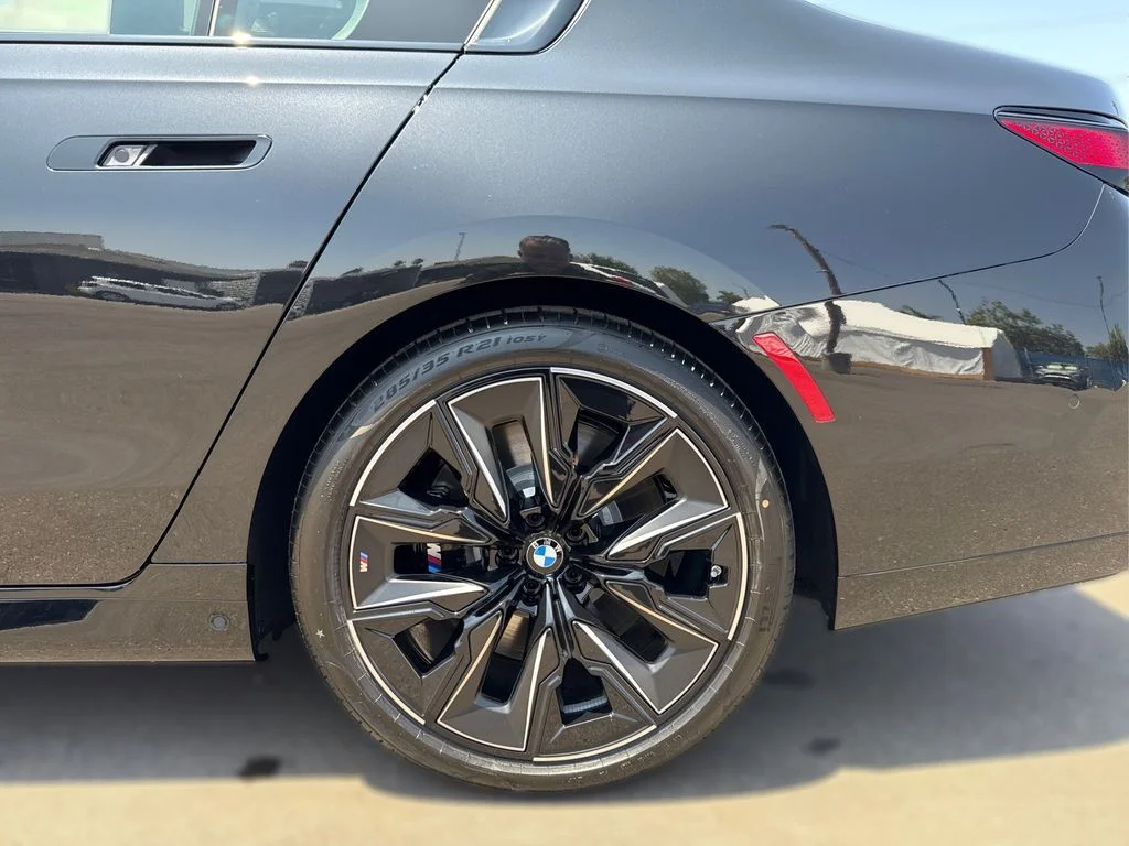 2025 BMW 7 Series 760i - Photo 14