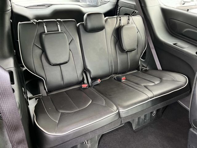 Used 2025 White Chrysler Limited image 19