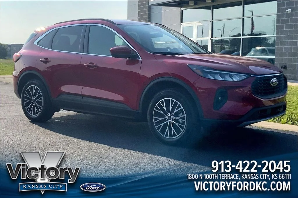 Used 2025 Red Ford Base image 1