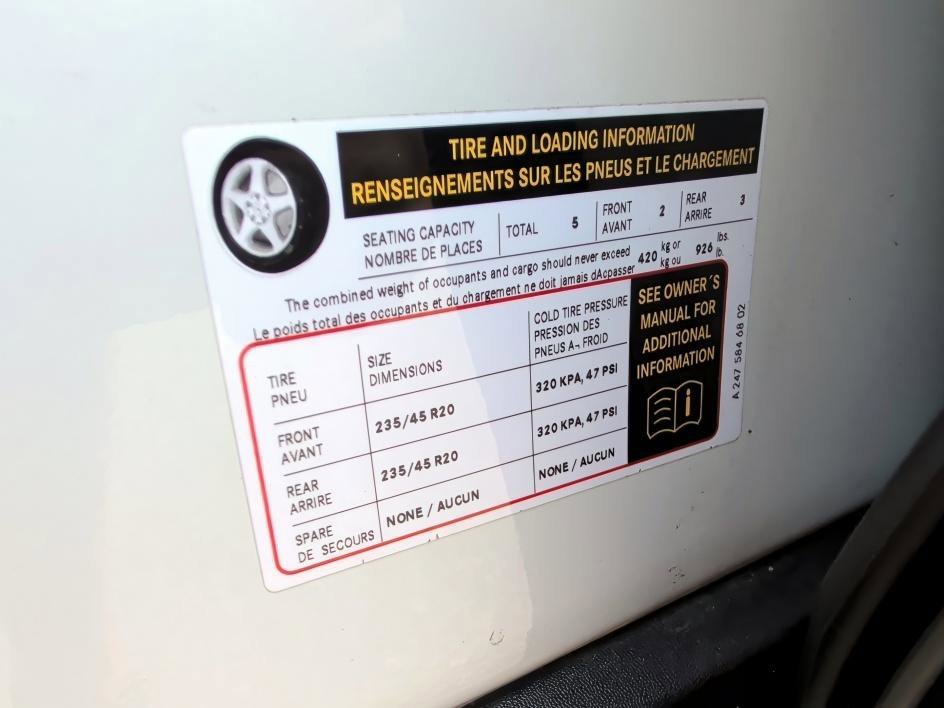 Used 2022 Digital White Metallic Mercedes-Benz GLB 250 image 31