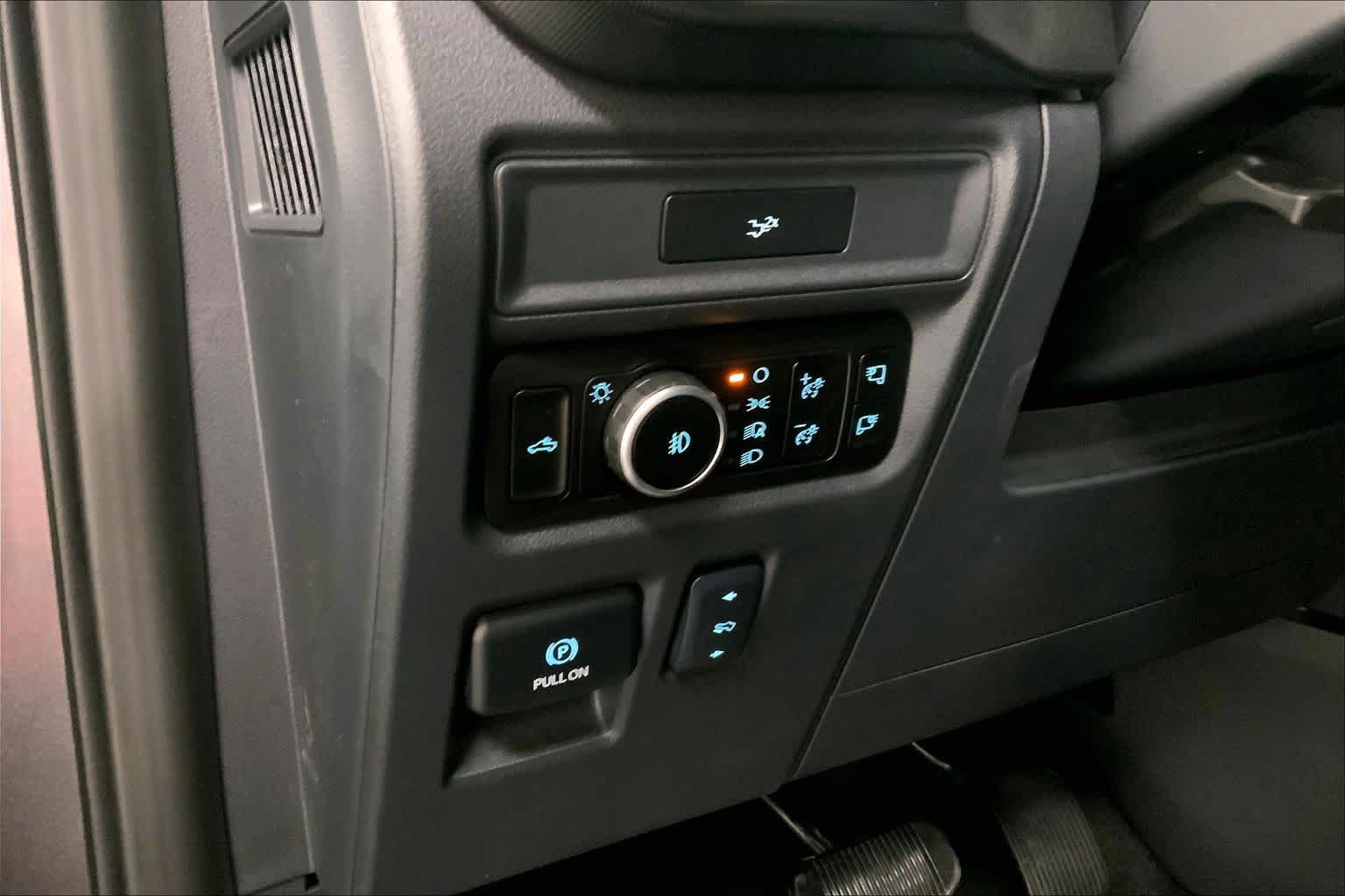 New 2026 Carbonized Gray Metallic Ford Lariat® image 18