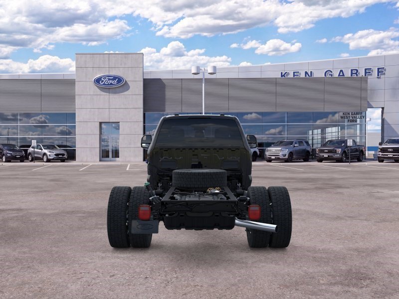 New 2025 Agate Black Metallic Ford XLT image 5