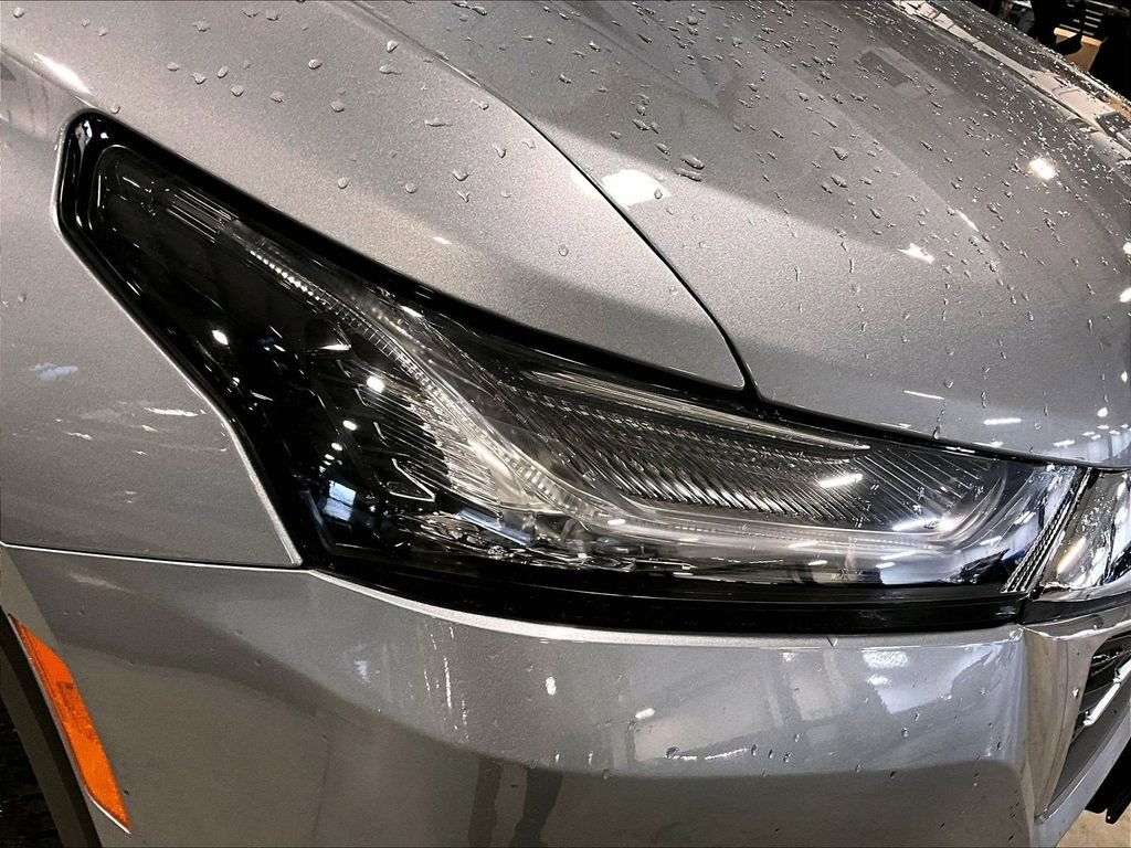 Used 2023 Gray Chevrolet LT image 34