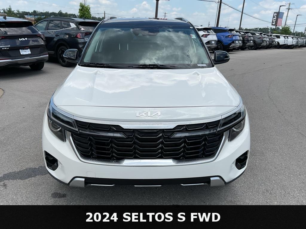 Certified Used 2024 Clear White/Black Roof Kia S image 3