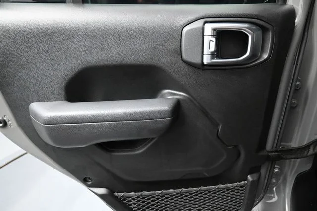 Used 2022 Gray Jeep Mojave image 11