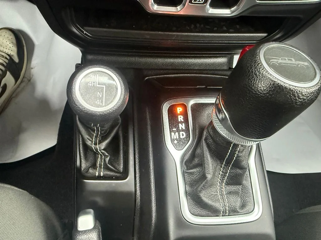 Used 2020 Green Jeep Overland image 31
