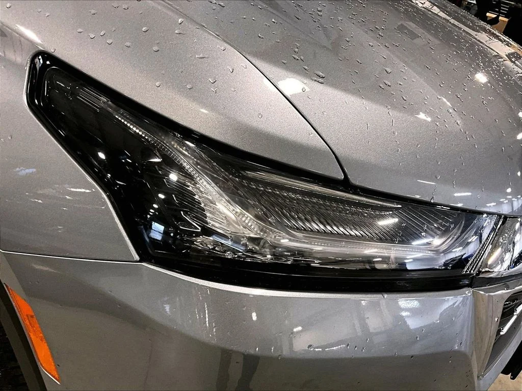 Used 2023 Gray Chevrolet LT image 34