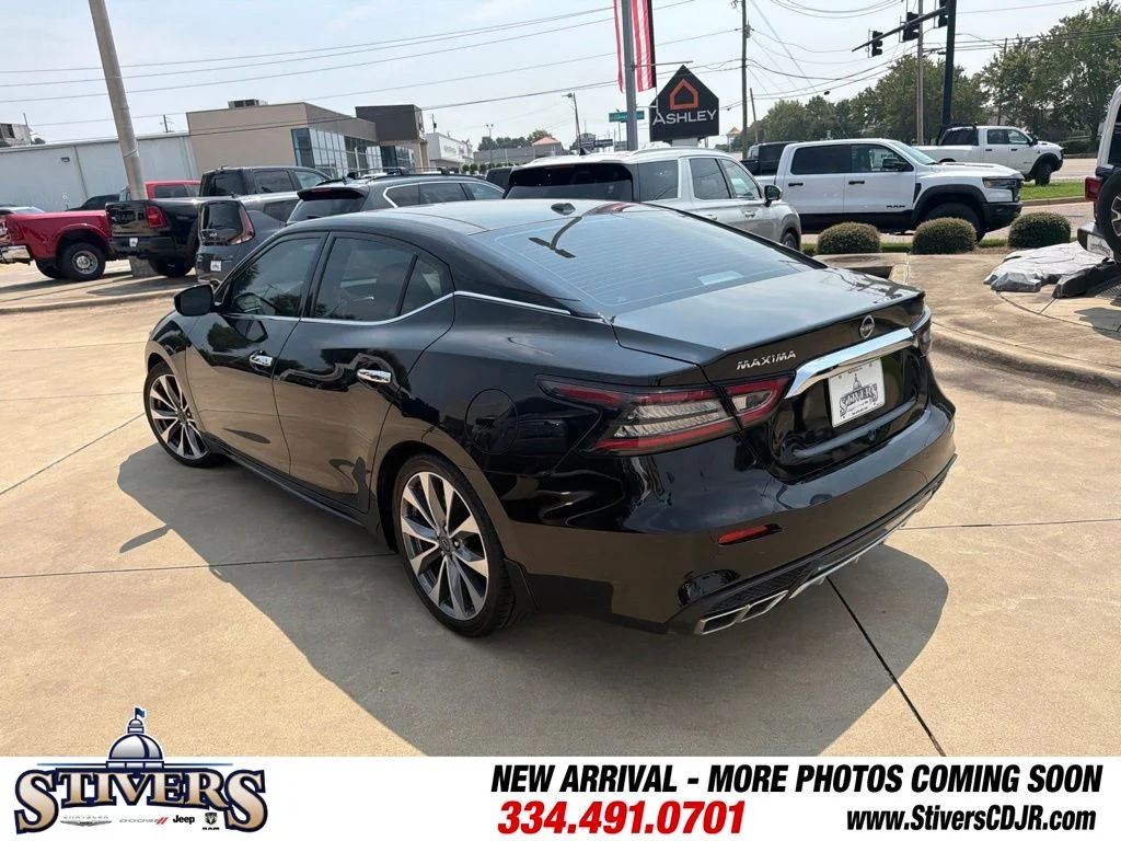 Used 2023 Black Nissan Platinum image 7
