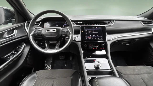 Used 2023 Gray Jeep Altitude image 10