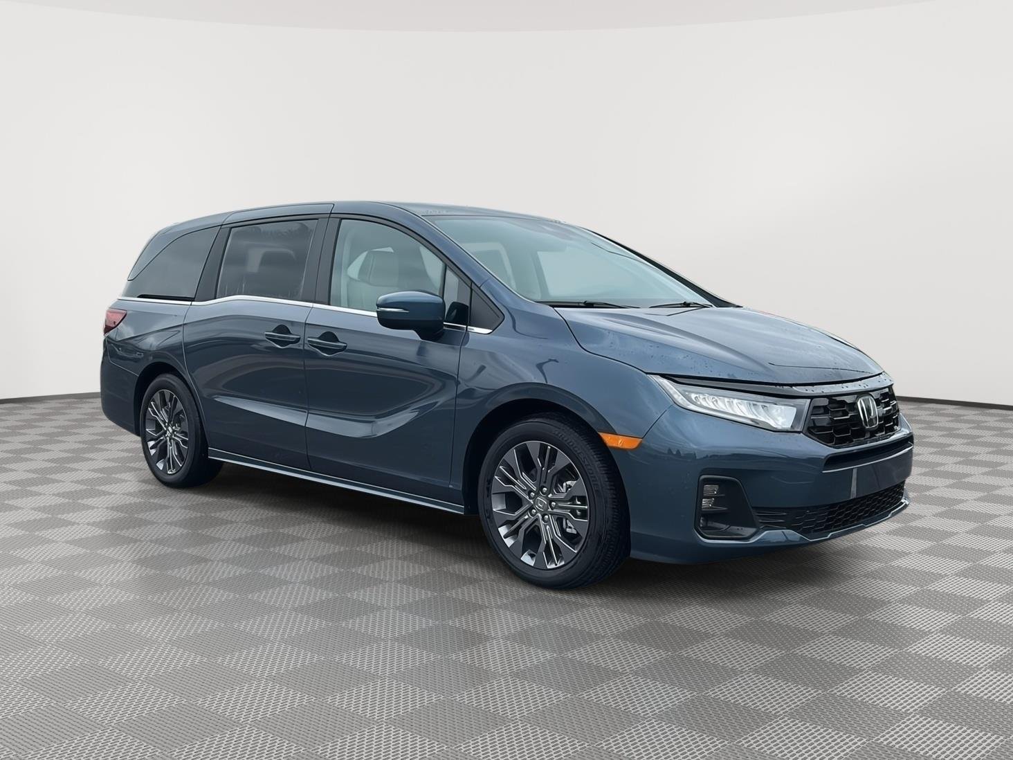 2026 Honda Odyssey Touring's photo