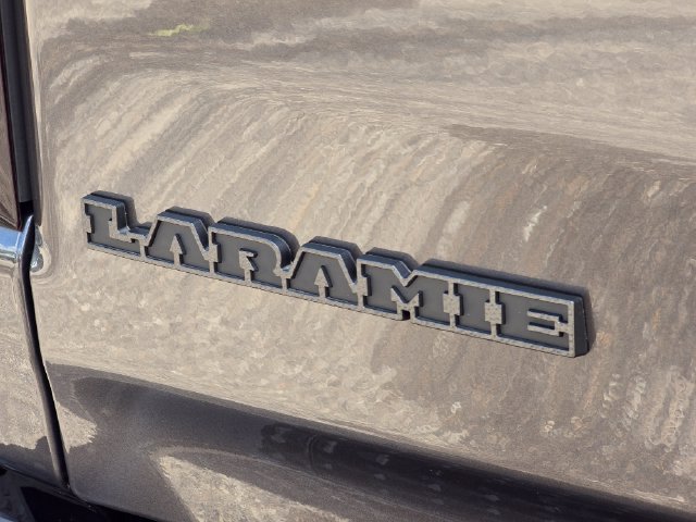 New 2026 Granite Crystal Metallic Clear-Coat Exterior Paint RAM Laramie image 33