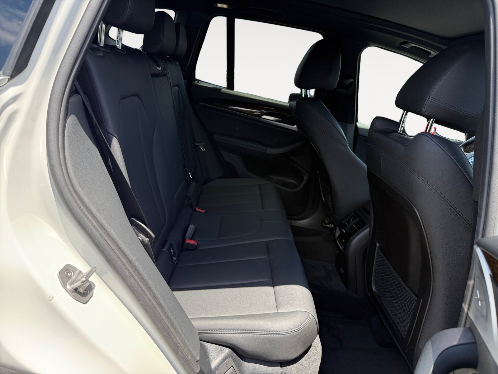 Used 2020 Alpine White BMW sDrive30i image 18