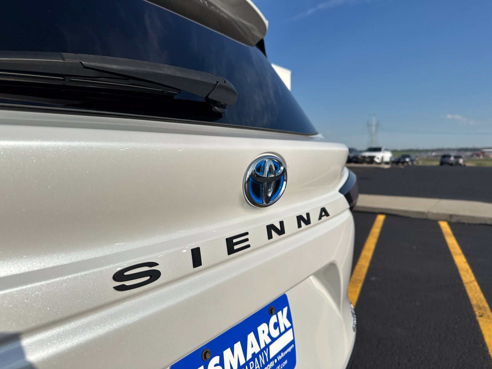Used 2022 Beige Toyota XLE image 10