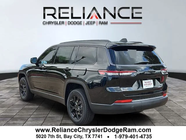 New 2026 Diamond Black Crystal Pearl-Coat Exterior Paint Jeep Altitude image 5