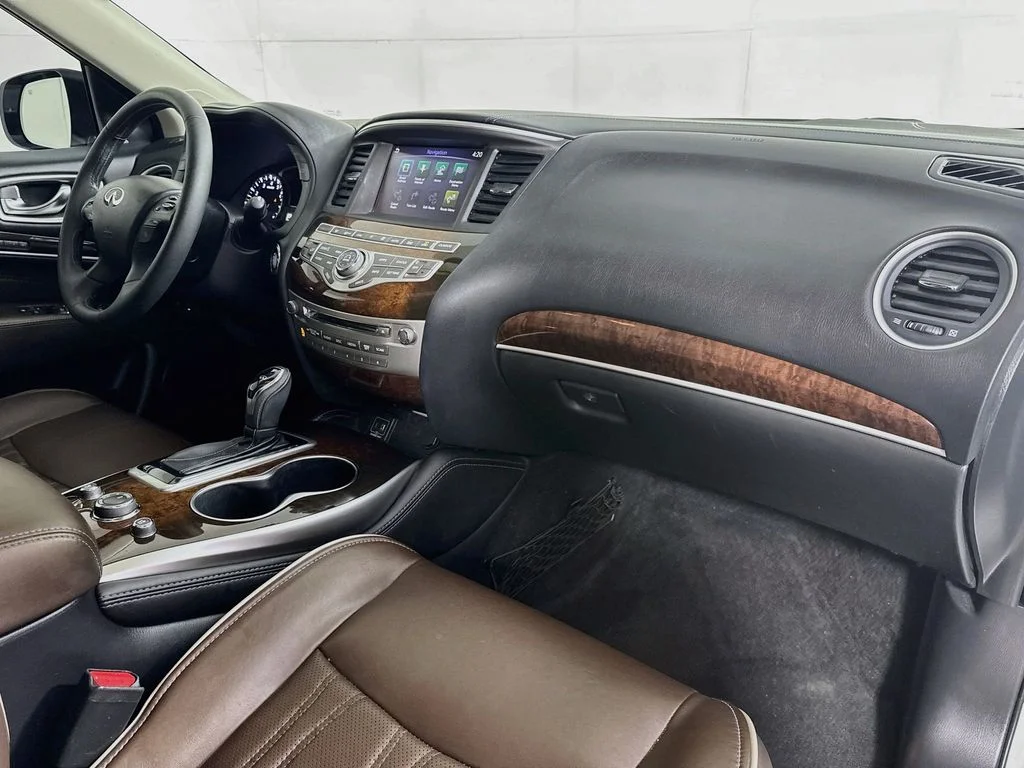 Certified Used 2019 White INFINITI LUXE image 40