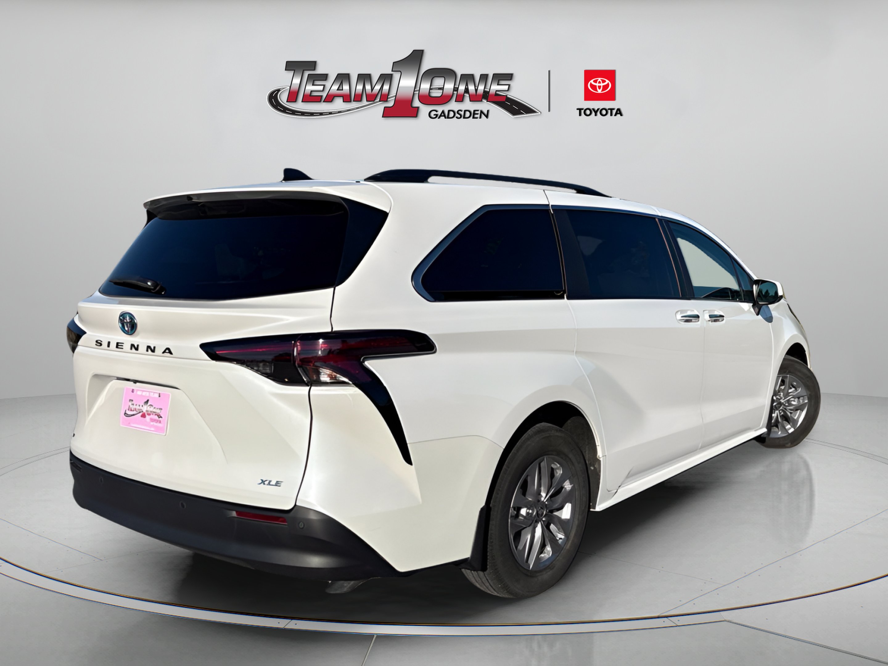 Used 2025 Pearl Toyota XLE image 4