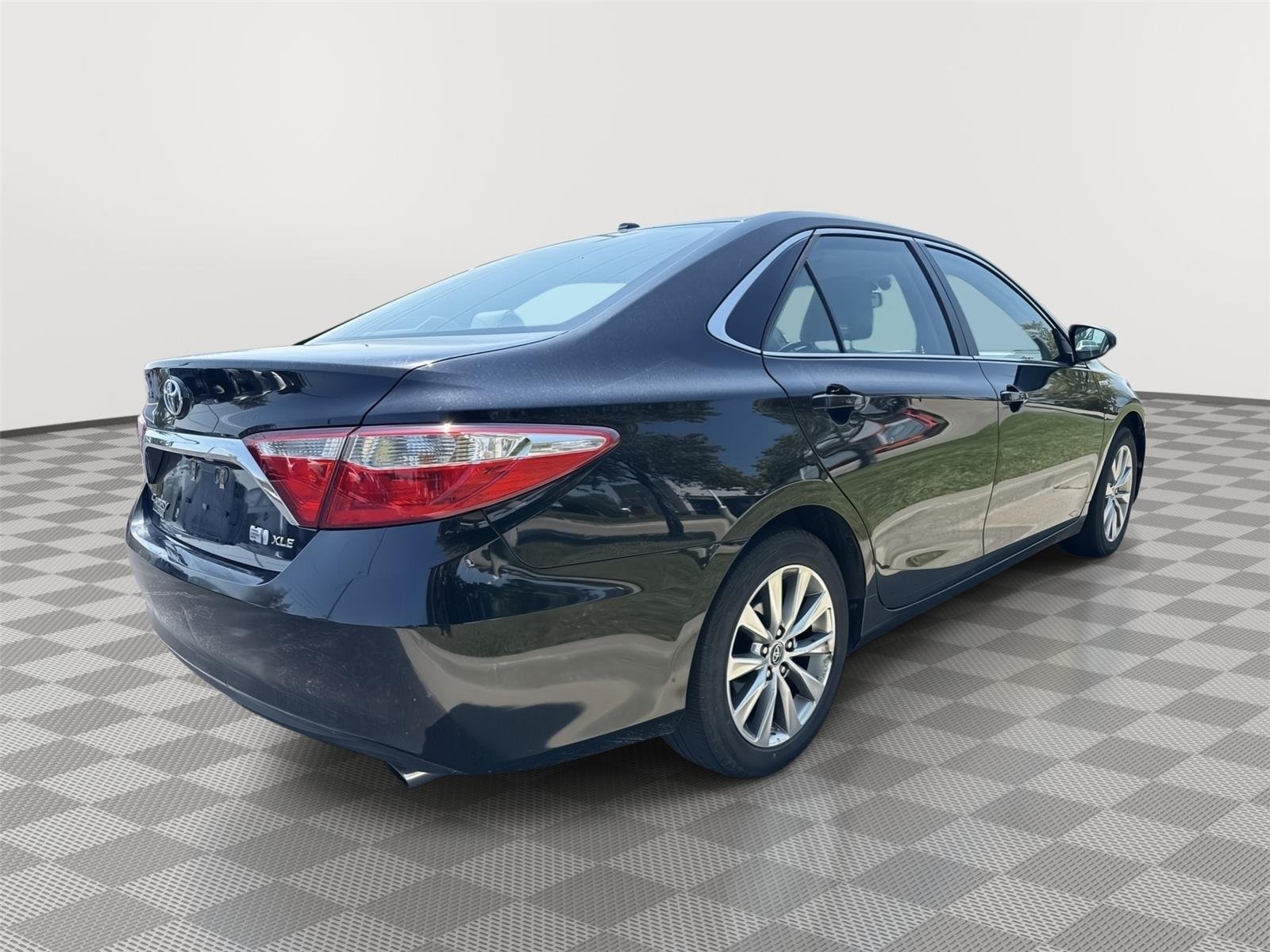 Used 2015 Attitude Black Metallic Toyota XLE image 4