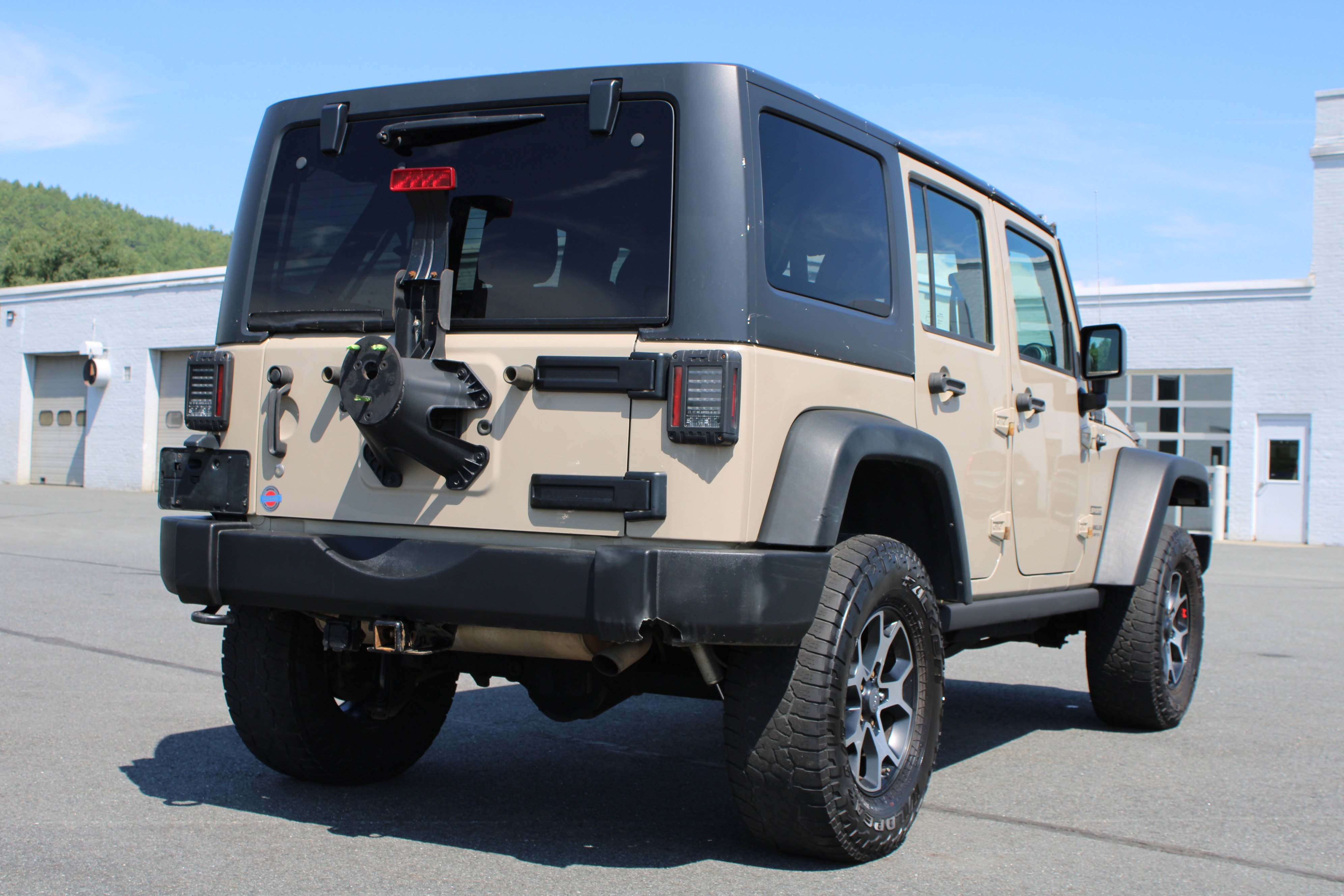Used 2016 Mojave Sand Clearcoat Jeep Sport image 9