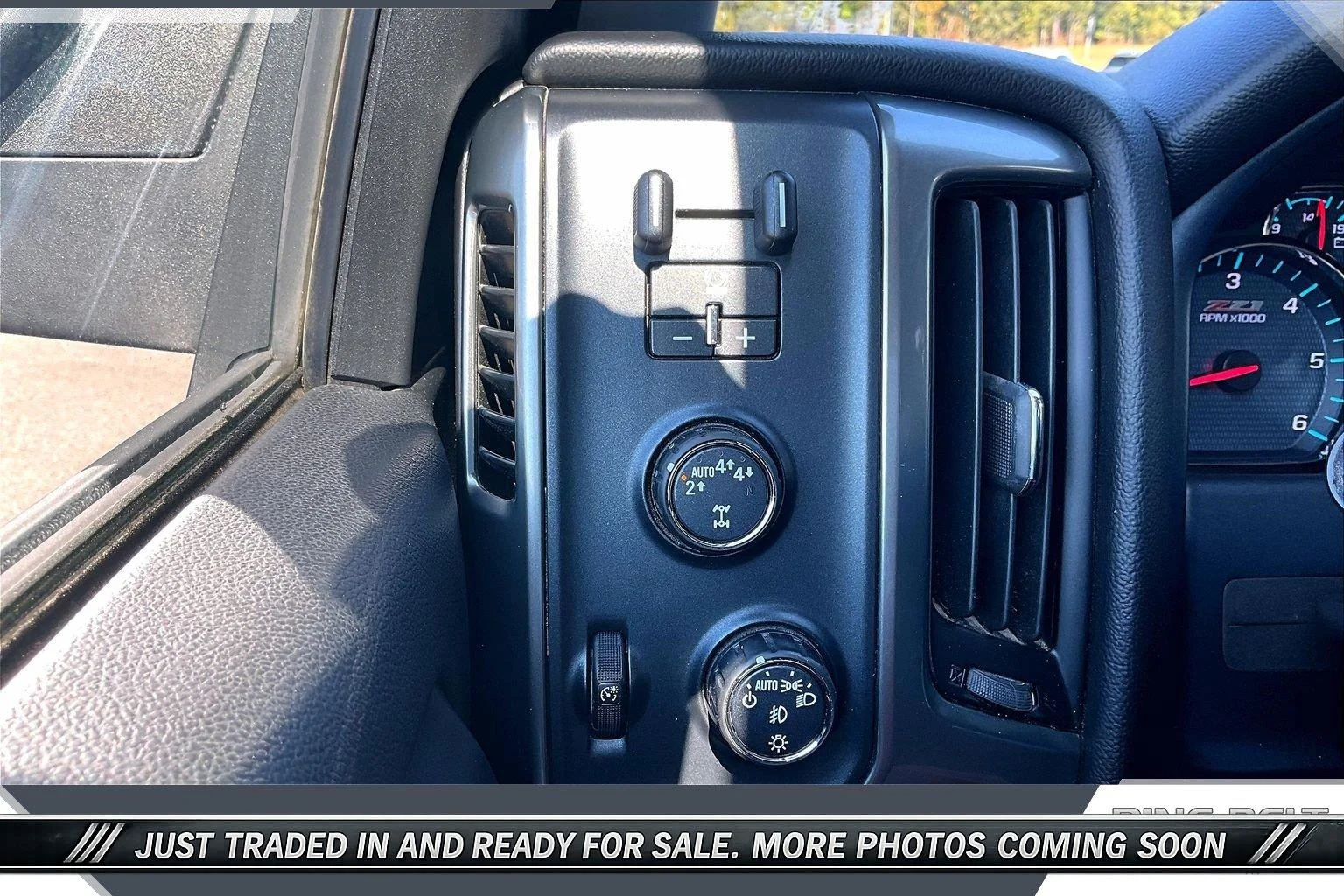 Used 2018 Silver Ice Metallic Chevrolet LT image 23
