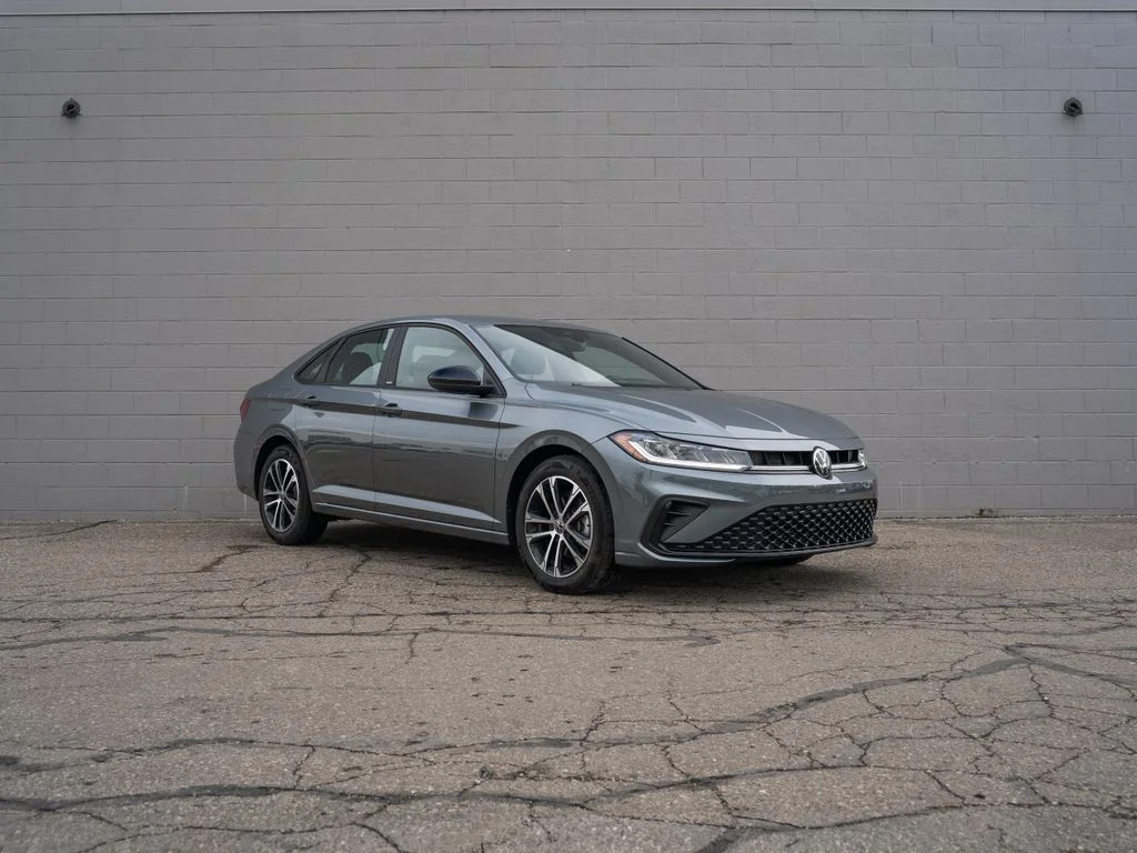 Used 2025 Gray Volkswagen 1.5T Sport image 9