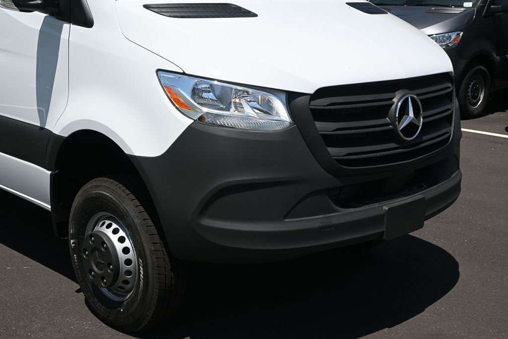 New 2026 Arctic White Mercedes-Benz Cargo 170 WB image 29