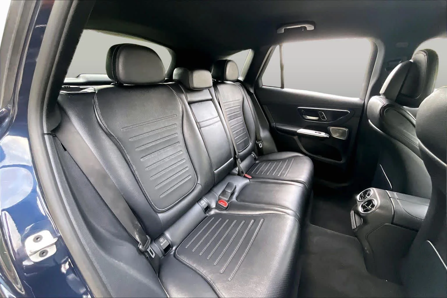 Used 2023 Nautical Blue Metallic Mercedes-Benz GLC 300 image 18