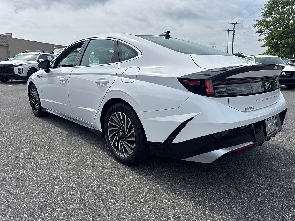 Used 2025 Serenity White Hyundai SEL image 7