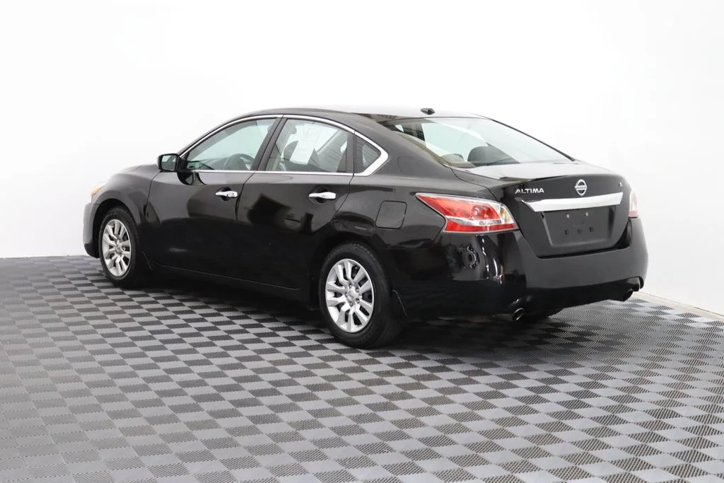 Used 2015 Black Nissan 2.5 S image 6