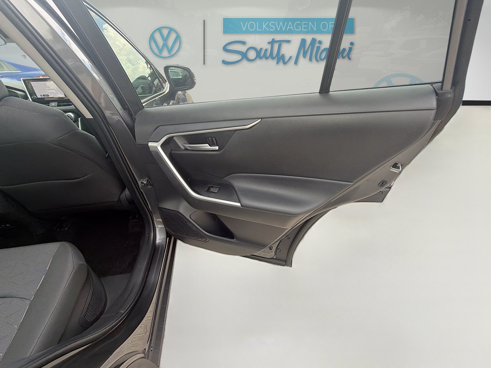 Used 2025 Magnetic Gray Metallic Toyota Hybrid XLE image 30