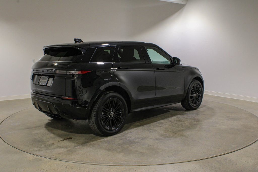 Certified Used 2025 Santorini Black Metallic Land Rover Dynamic image 5