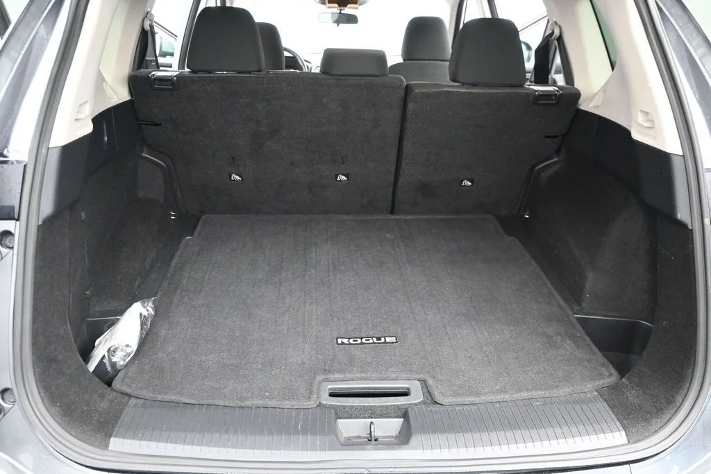 Used 2025 Gray Nissan SV image 19