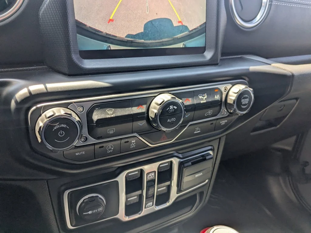 Used 2022 Sting-Gray Clearcoat Jeep Unlimited Sahara image 18