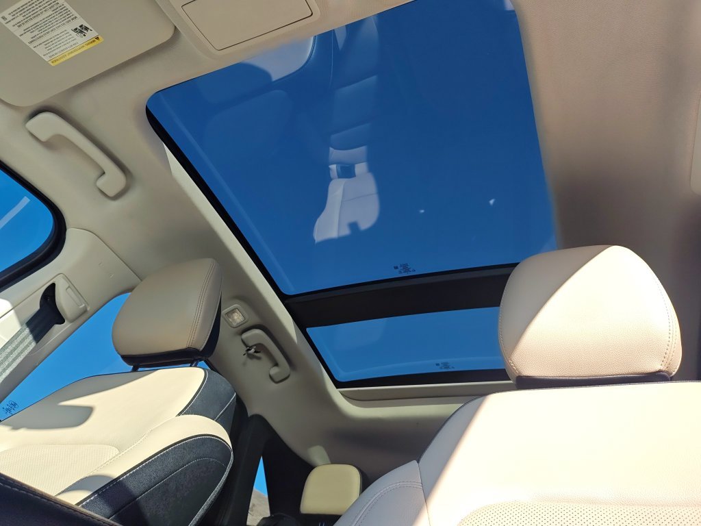 Used 2022 White Ford SEL image 23