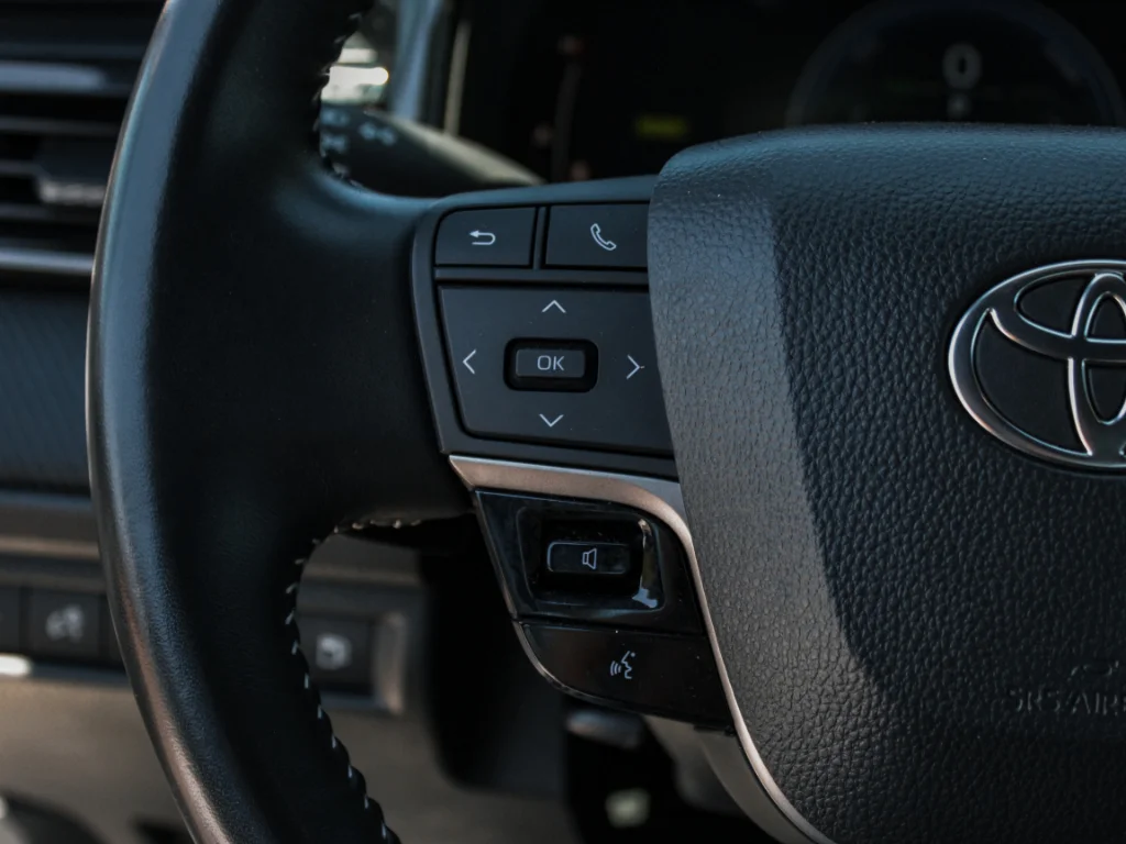 Used 2025  Toyota SE image 13