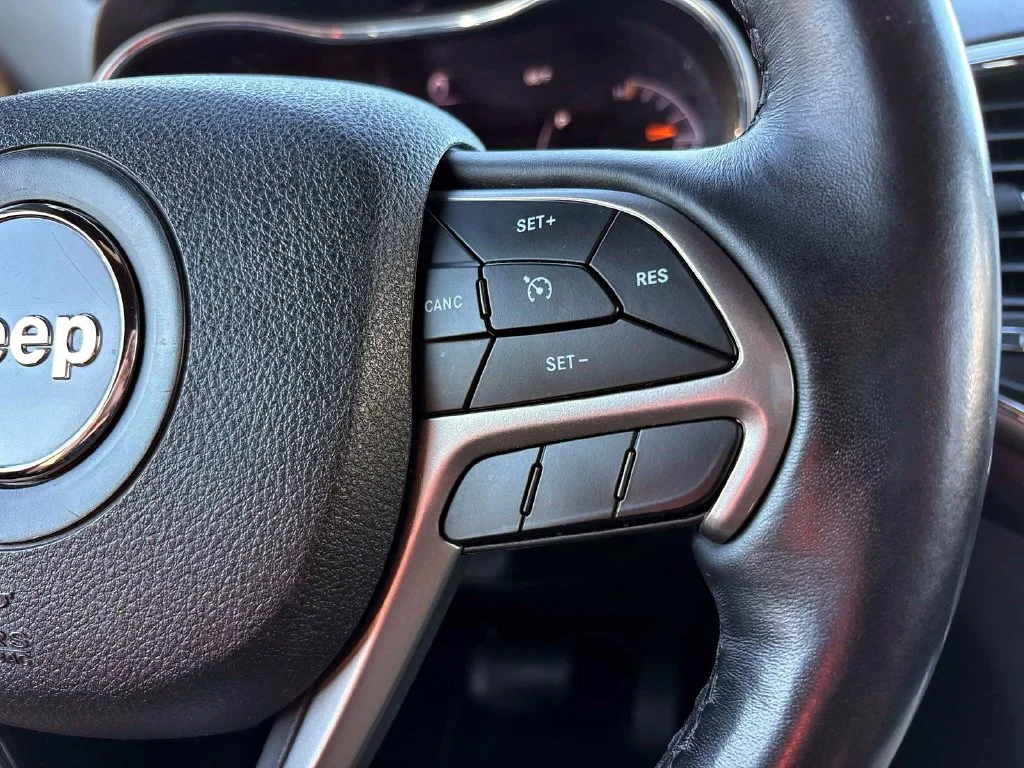 Used 2018 Bright White Clearcoat Jeep Altitude image 20