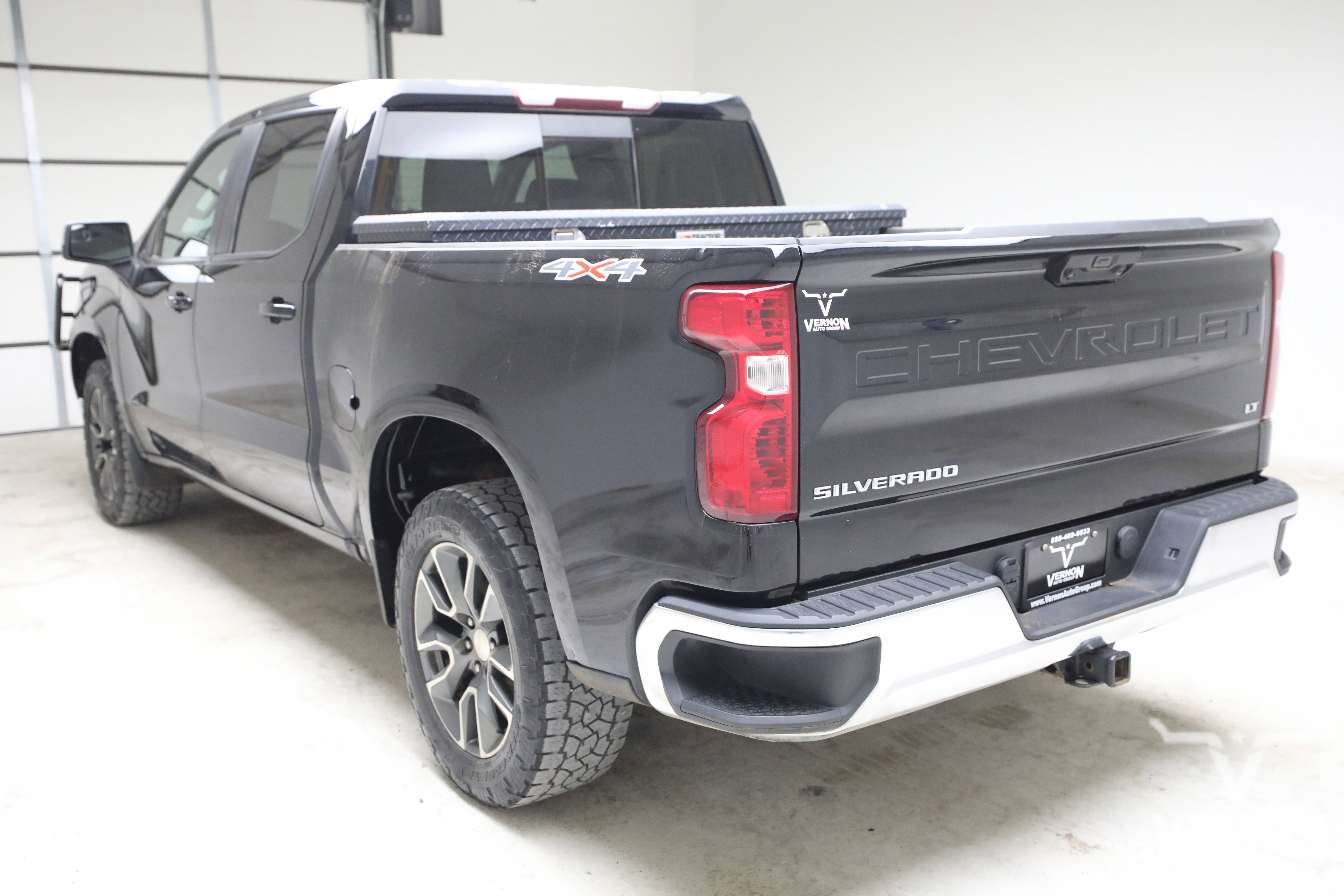 Used 2023 Black Chevrolet Y image 3