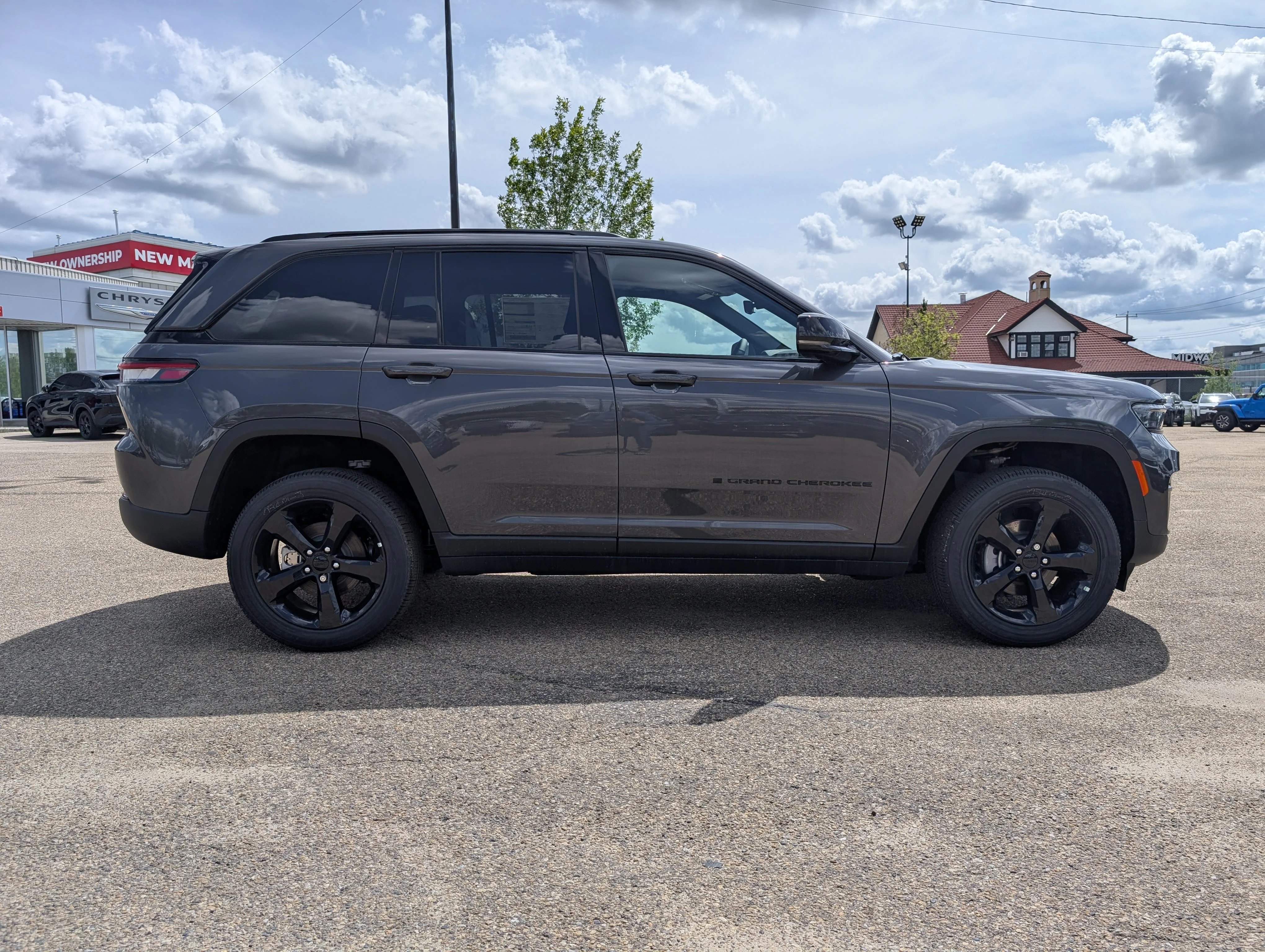 New 2025 Baltic Grey Metallic Jeep Altitude image 8