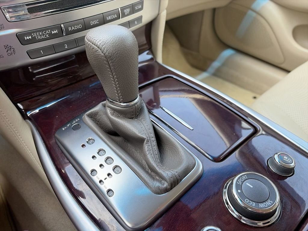 Used 2019 White INFINITI 3.7 image 23